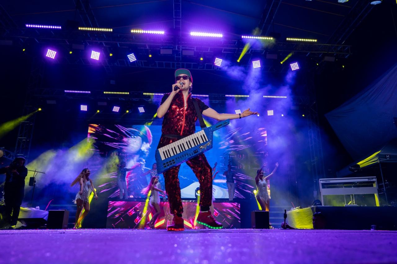 Raymix enciende 'Tlaxcala, la Feria de Ferias 2025' y convierte el Teatro del Pueblo en una pista de baile